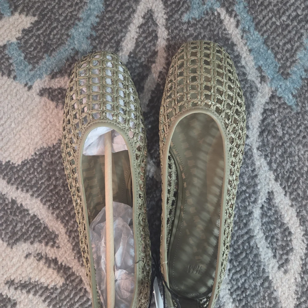 H&M Olive Woven Ballet Flats - Picture 2 of 4